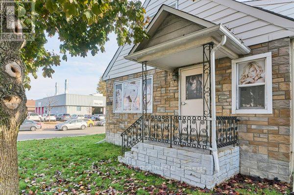 276 Mcarthur Avenue, Ottawa, Ontario  K1L 6P4 - Photo 1 - X12041947