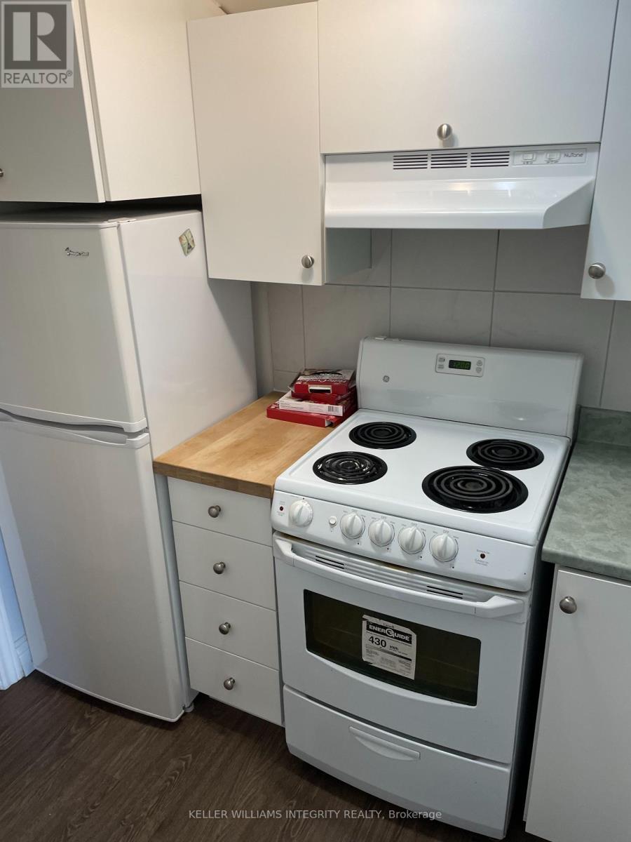 276 Mcarthur Avenue, Ottawa, Ontario  K1L 6P4 - Photo 3 - X12041947