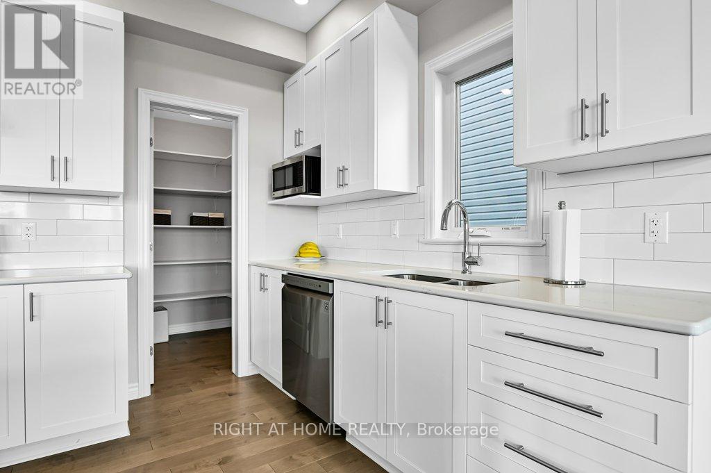 844 Snowdrop Crescent, Ottawa, Ontario  K1T 0X7 - Photo 11 - X12051947