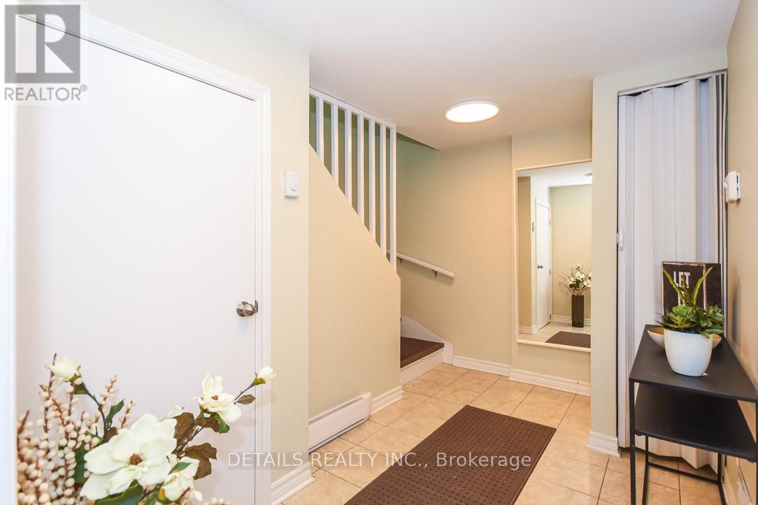 970 Shamir Avenue, Ottawa, Ontario  K1G 2T2 - Photo 3 - X12169813