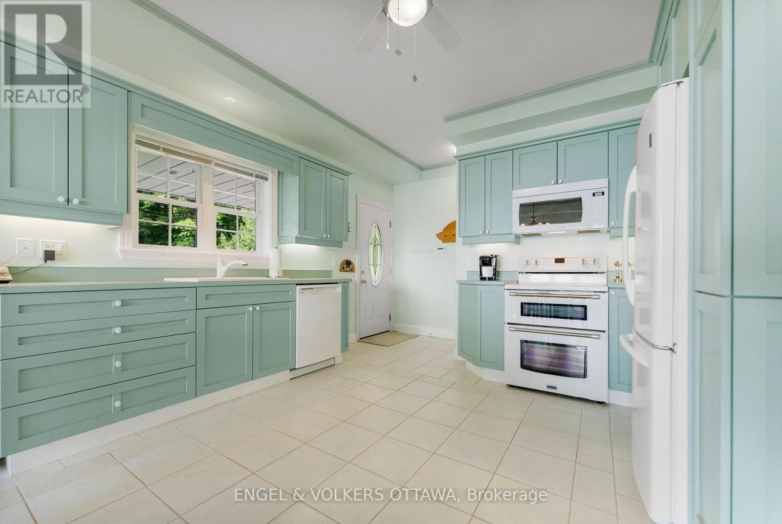 541 Morglan Lane, Greater Madawaska, Ontario  K0J 1H0 - Photo 11 - X12230603