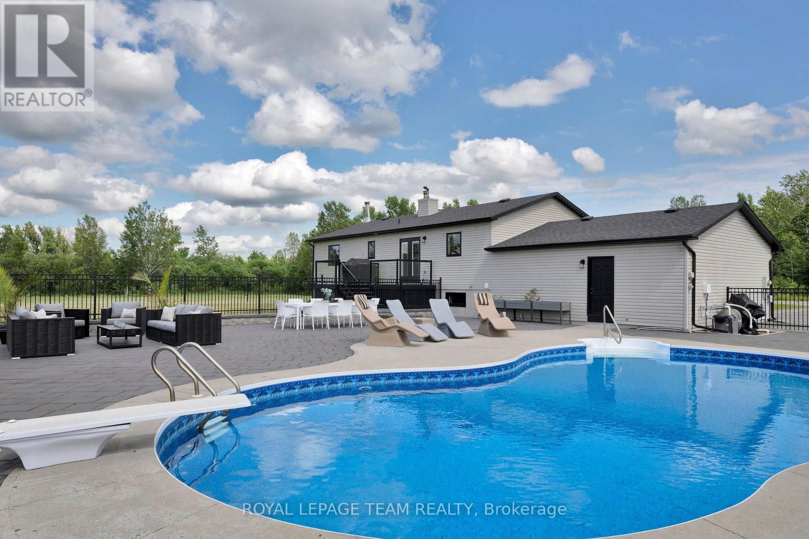 883 Craig Road, North Grenville, Ontario  K0G 1S0 - Photo 3 - X12237920