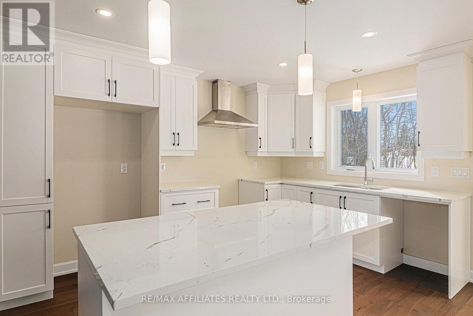 355 Voyageur Place, Russell, Ontario  K0A 1W0 - Photo 6 - X12245064