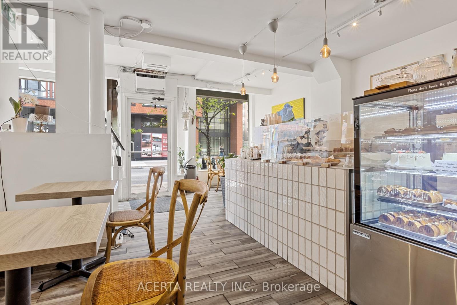 399 Bank Street, Ottawa, Ontario  K2P 1Y3 - Photo 4 - X12282107