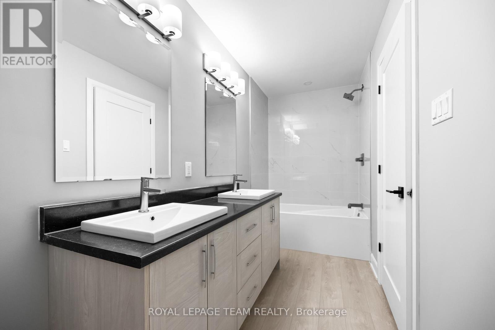 354 Lewis Street W, Merrickville-Wolford, Ontario  K0G 1N0 - Photo 17 - X12420570