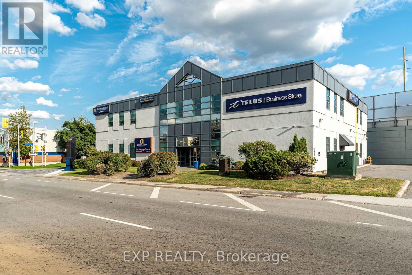 200 - 424 Catherine Street, Ottawa, Ontario  K1R 5T8 - Photo 1 - X12421493