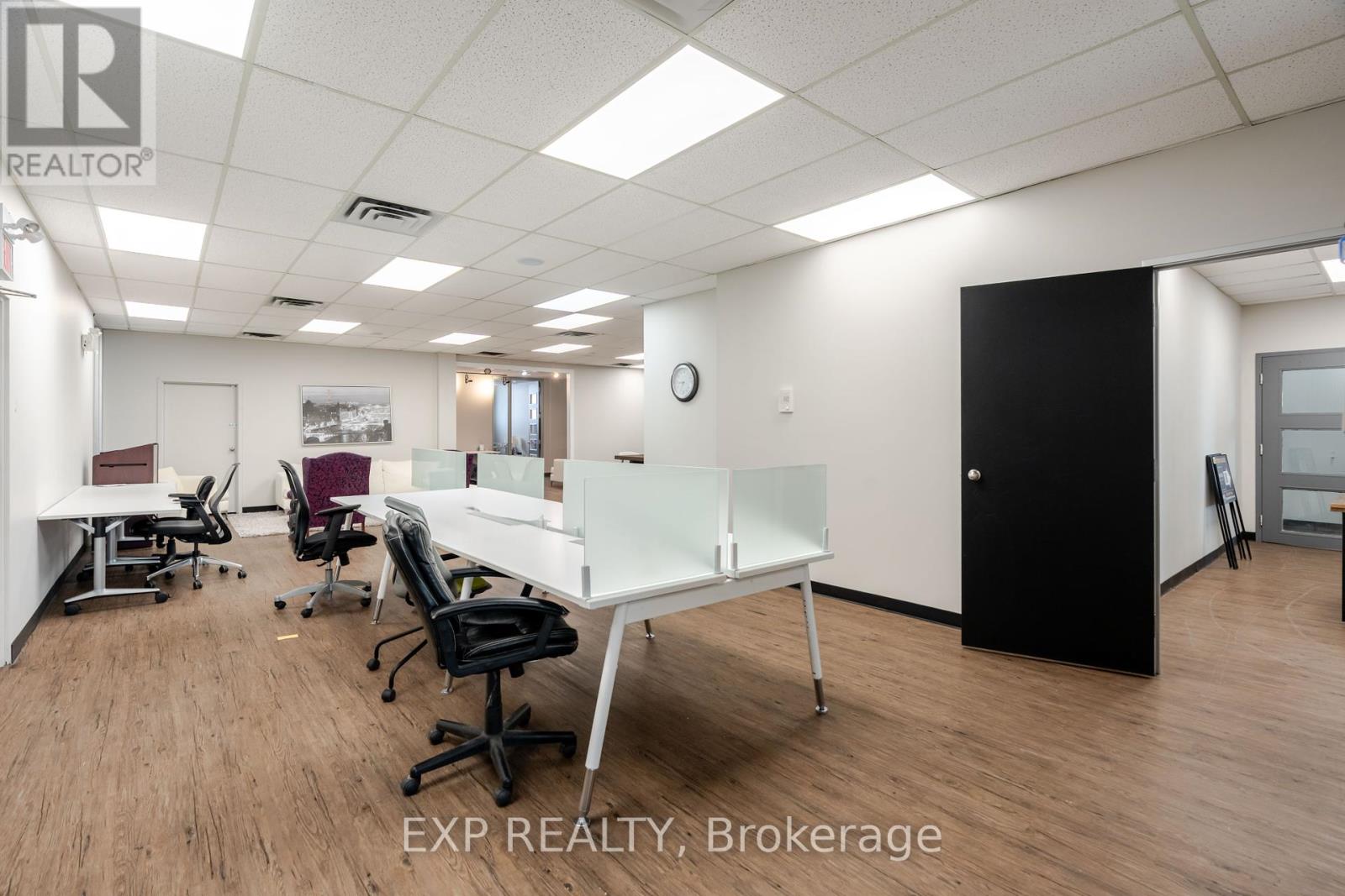 200 - 424 Catherine Street, Ottawa, Ontario  K1R 5T8 - Photo 11 - X12421493