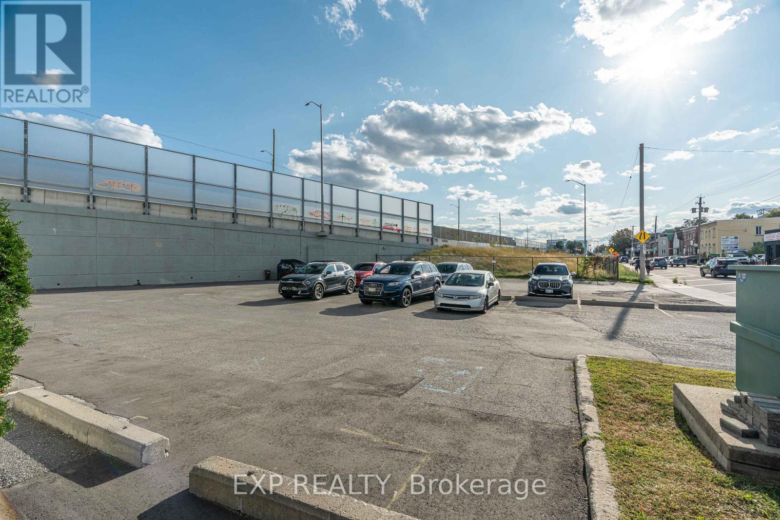 200 - 424 Catherine Street, Ottawa, Ontario  K1R 5T8 - Photo 15 - X12421493
