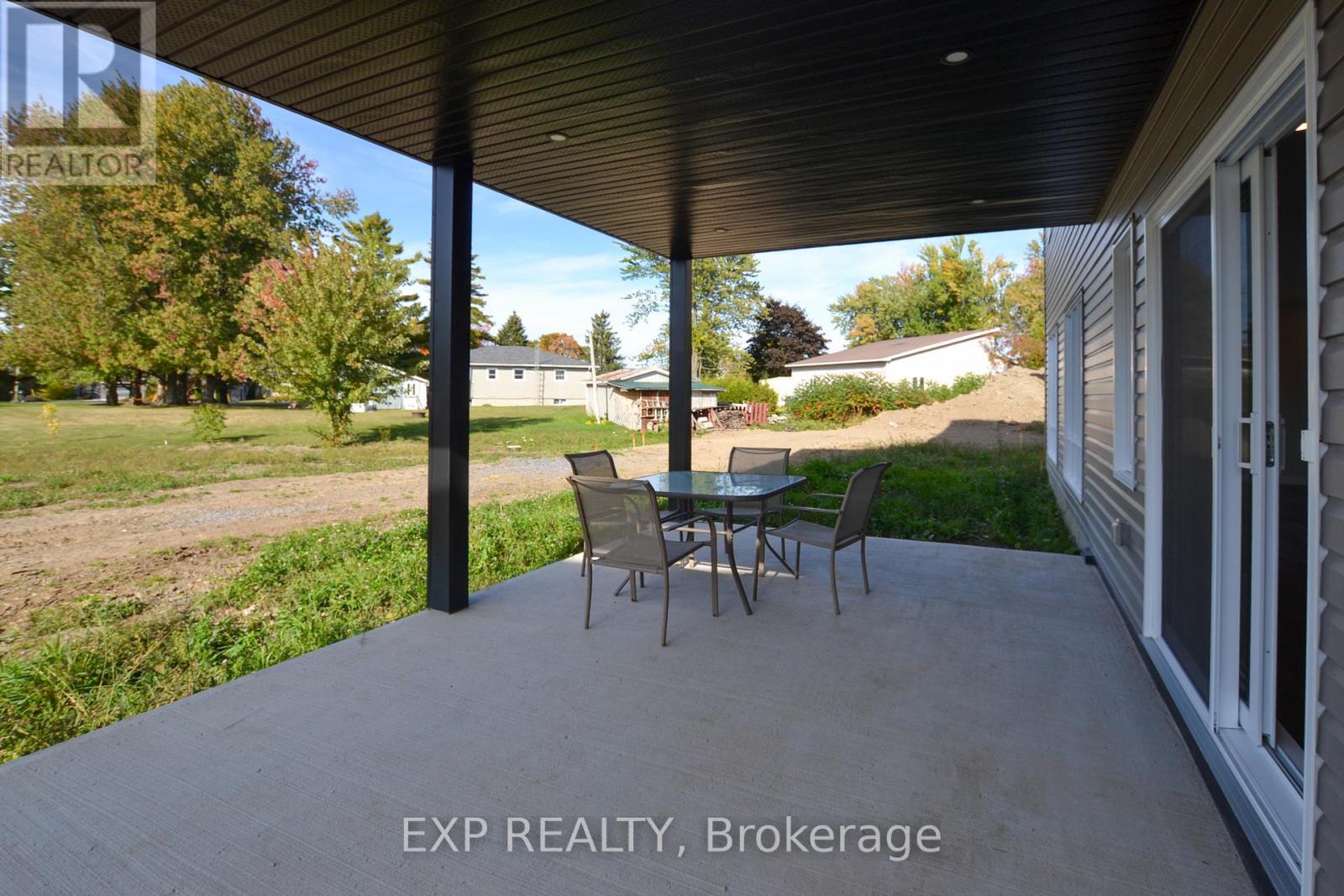 623 Montessor Crescent, Alfred And Plantagenet, Ontario   - Photo 8 - X12435100