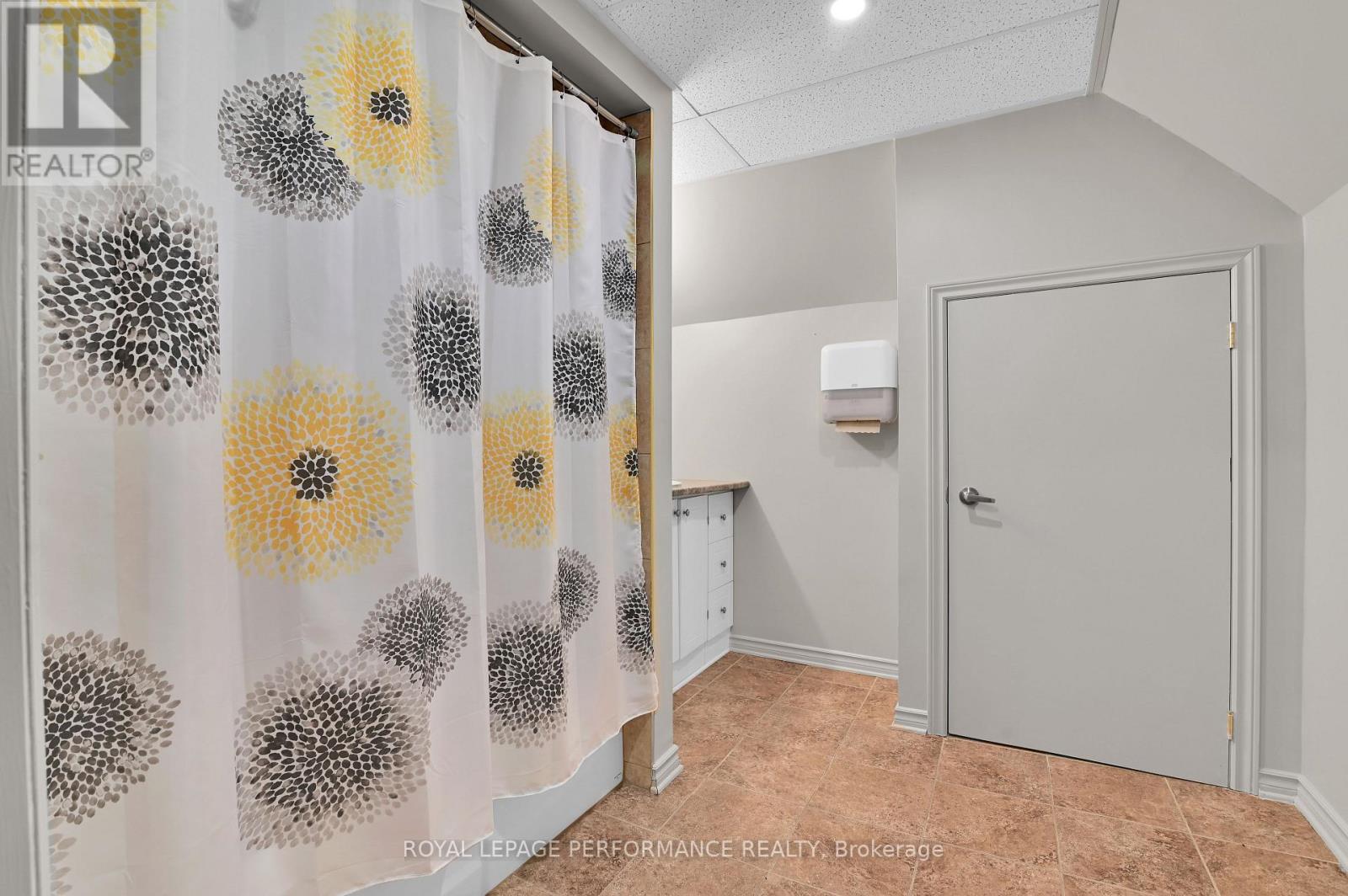 117 First Street E, Cornwall, Ontario  K6H 1K8 - Photo 30 - X12440056