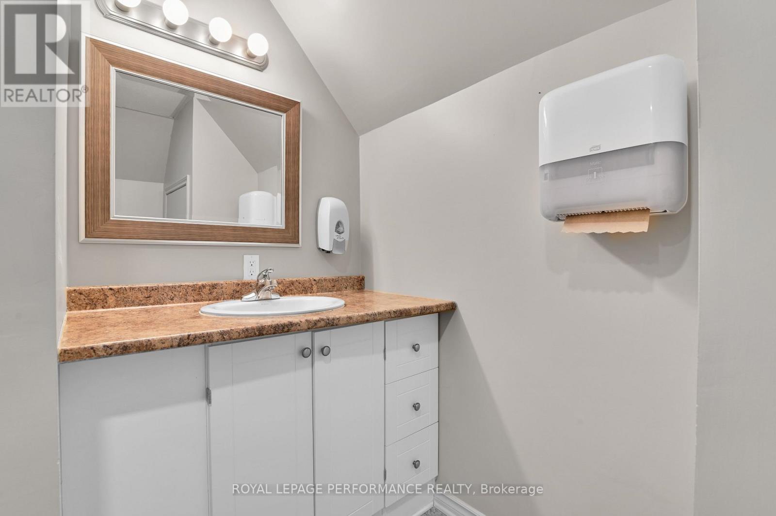 117 First Street E, Cornwall, Ontario  K6H 1K8 - Photo 31 - X12440056