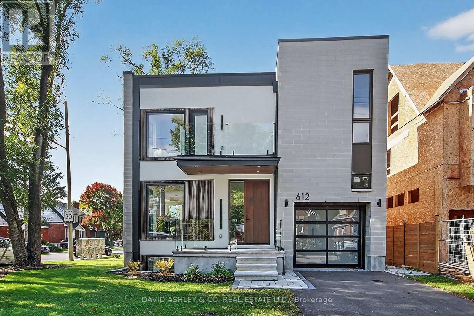 612 Tweedsmuir Avenue, Ottawa, Ontario  K1Z 5P3 - Photo 1 - X12450779