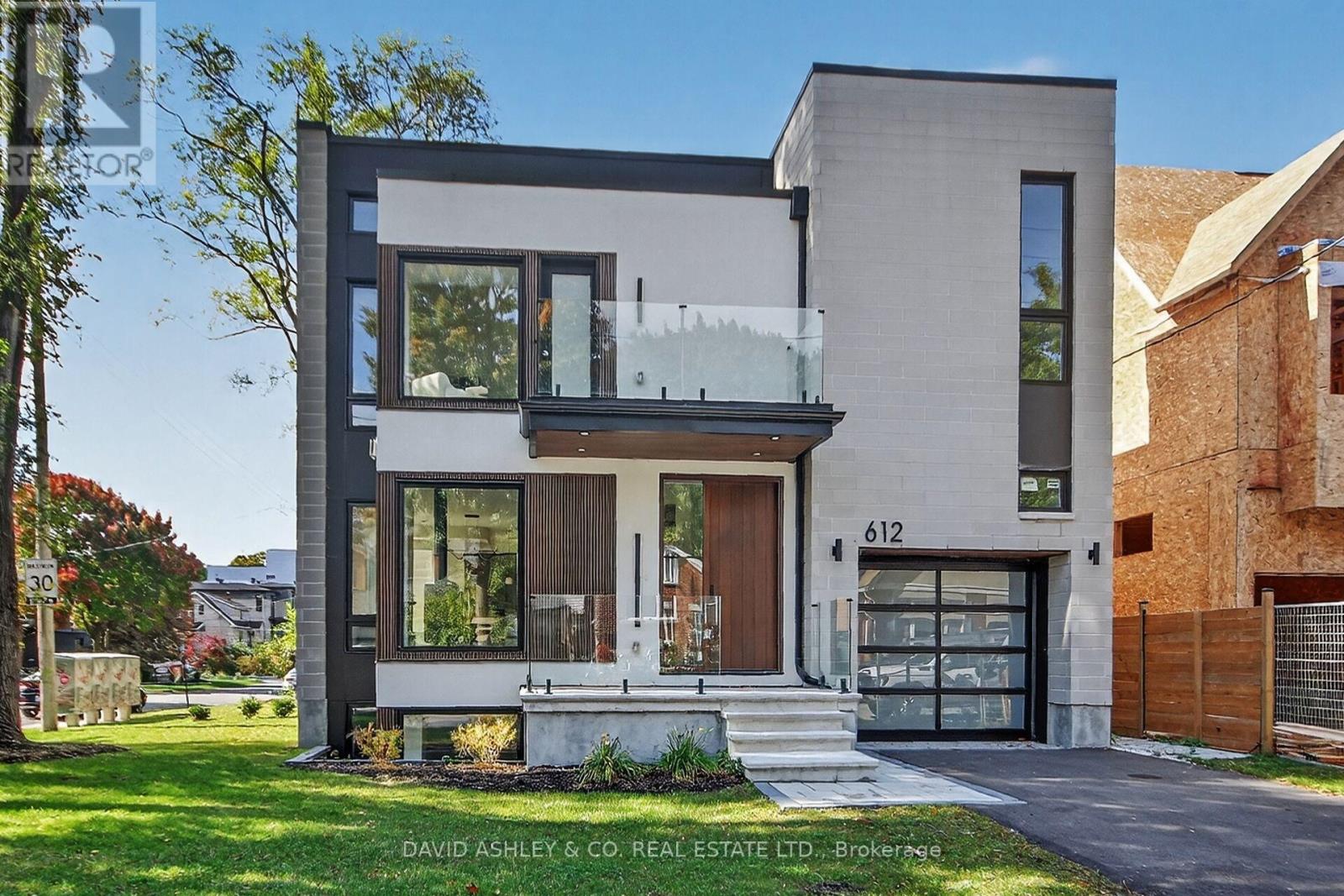 612 Tweedsmuir Avenue, Ottawa, Ontario  K1Z 5P3 - Photo 2 - X12450779