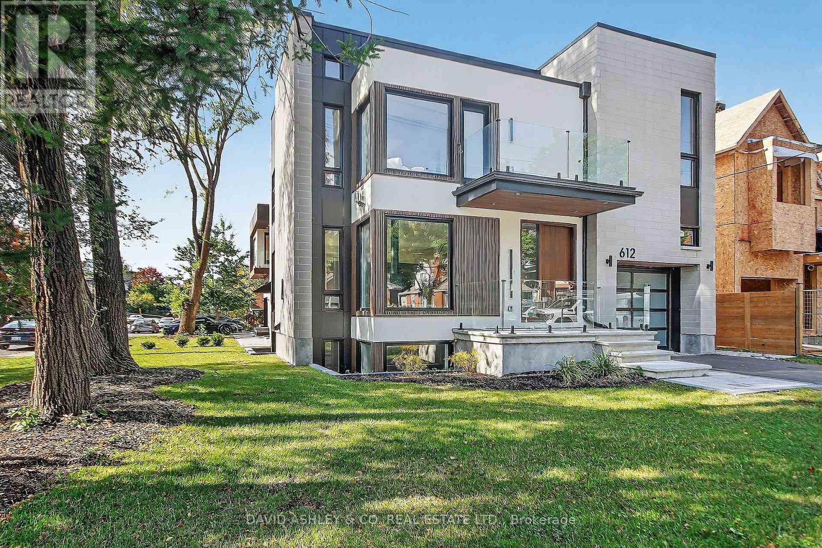 612 Tweedsmuir Avenue, Ottawa, Ontario  K1Z 5P3 - Photo 3 - X12450779