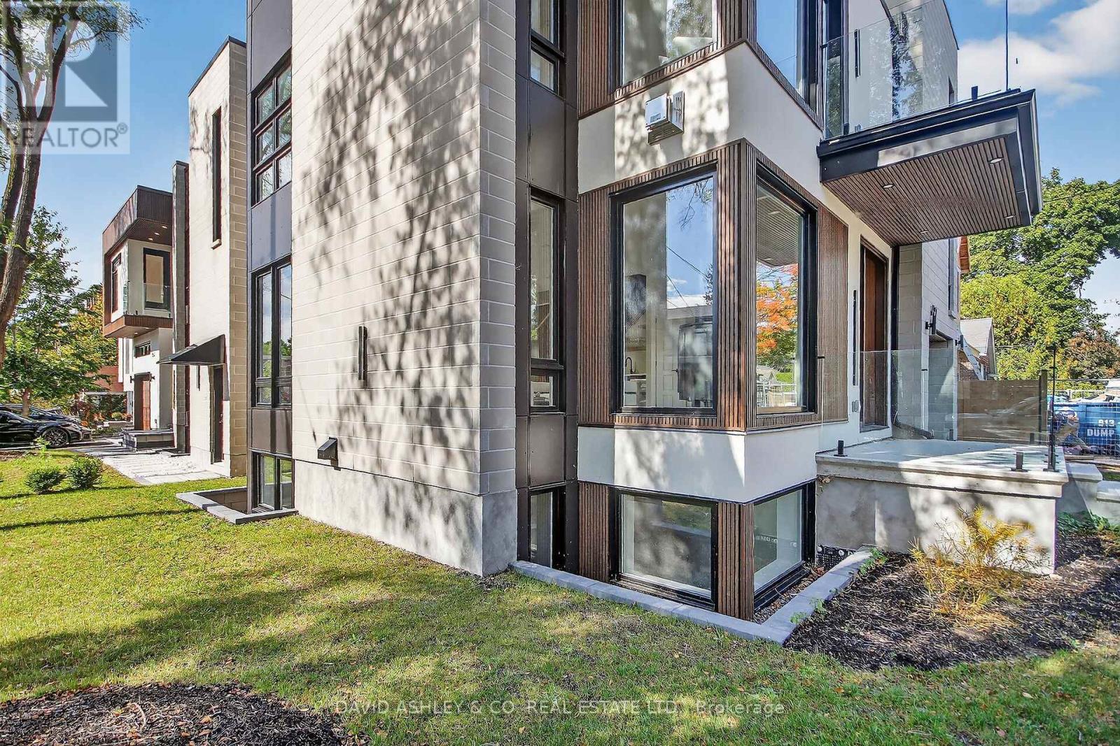 612 Tweedsmuir Avenue, Ottawa, Ontario  K1Z 5P3 - Photo 4 - X12450779