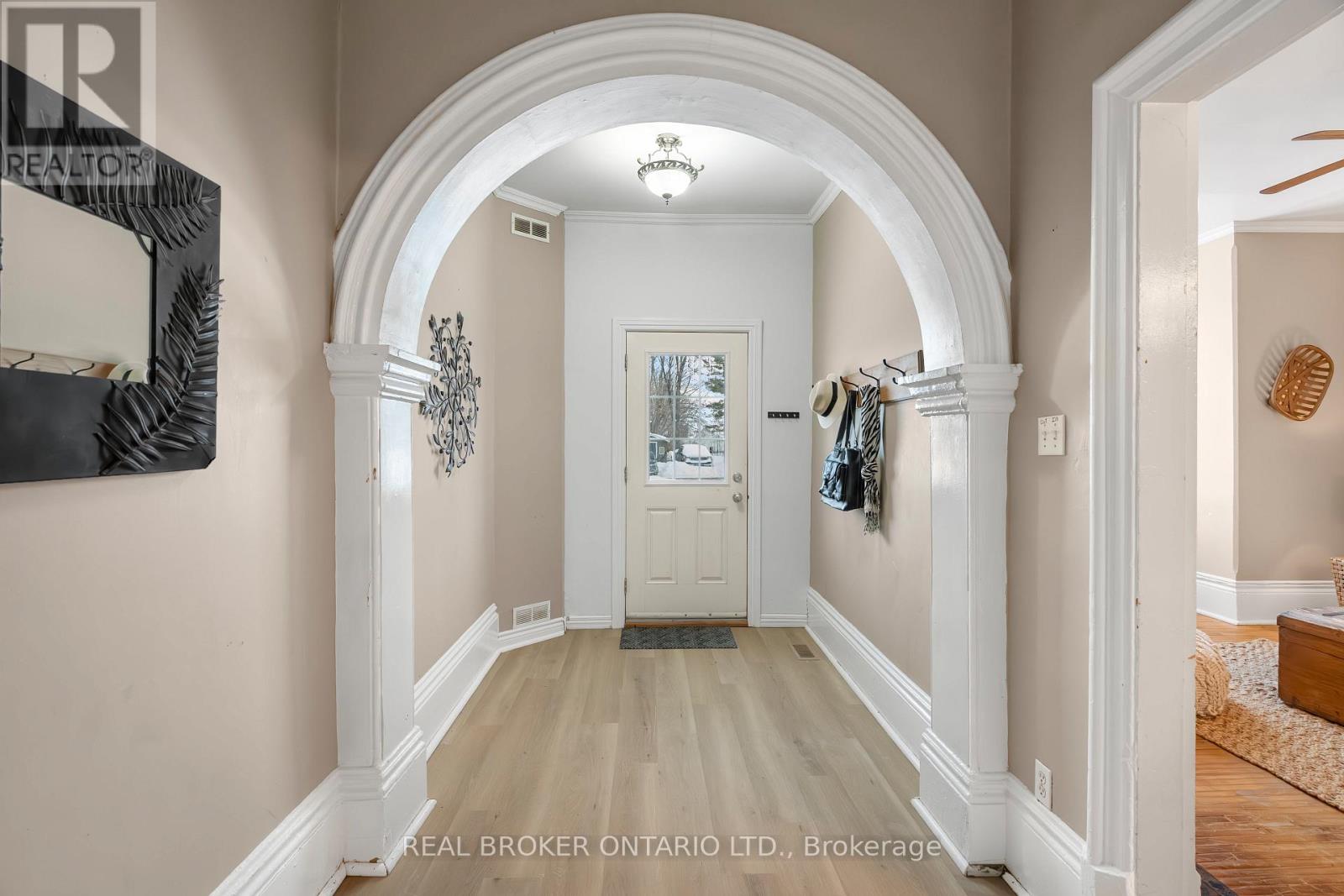 42 Daniel Street N, Arnprior, Ontario  K7S 2K5 - Photo 5 - X12455227