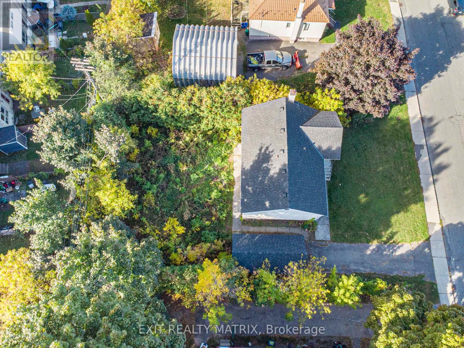 436 Blake Boulevard, Ottawa, Ontario  K1K 1B1 - Photo 1 - X12471121