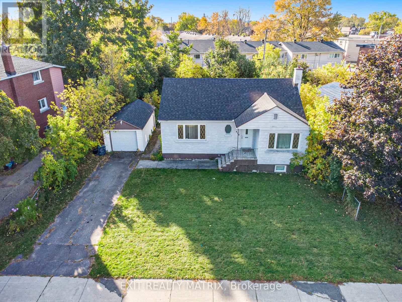 436 Blake Boulevard, Ottawa, Ontario  K1K 1B1 - Photo 2 - X12471121