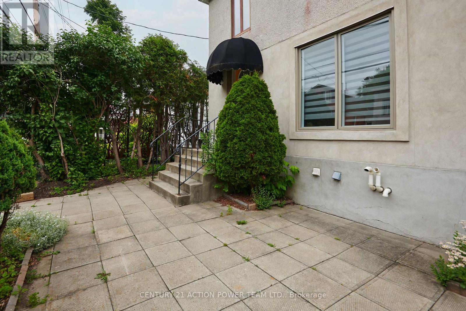 58 Vaughan Street, Ottawa, Ontario  K1M 1X1 - Photo 3 - X12481234