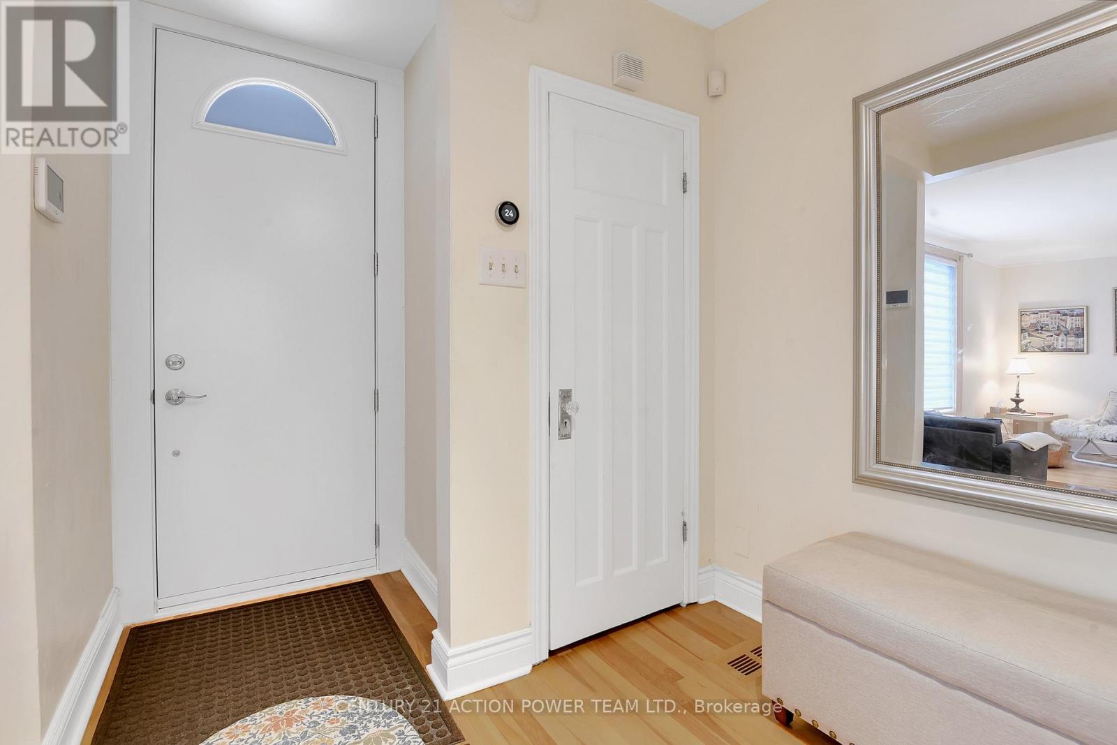 58 Vaughan Street, Ottawa, Ontario  K1M 1X1 - Photo 5 - X12481234