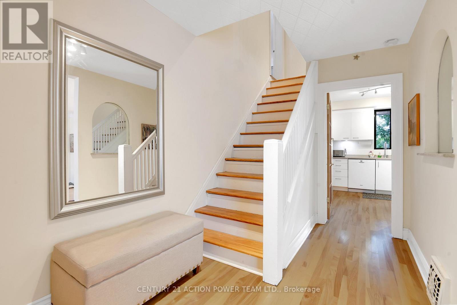 58 Vaughan Street, Ottawa, Ontario  K1M 1X1 - Photo 6 - X12481234