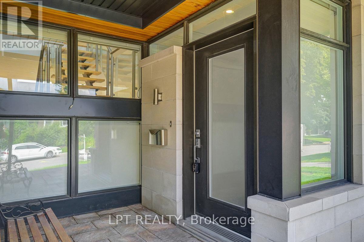 298 Crestview Road, Ottawa, Ontario  K1H 5G6 - Photo 4 - X12490874