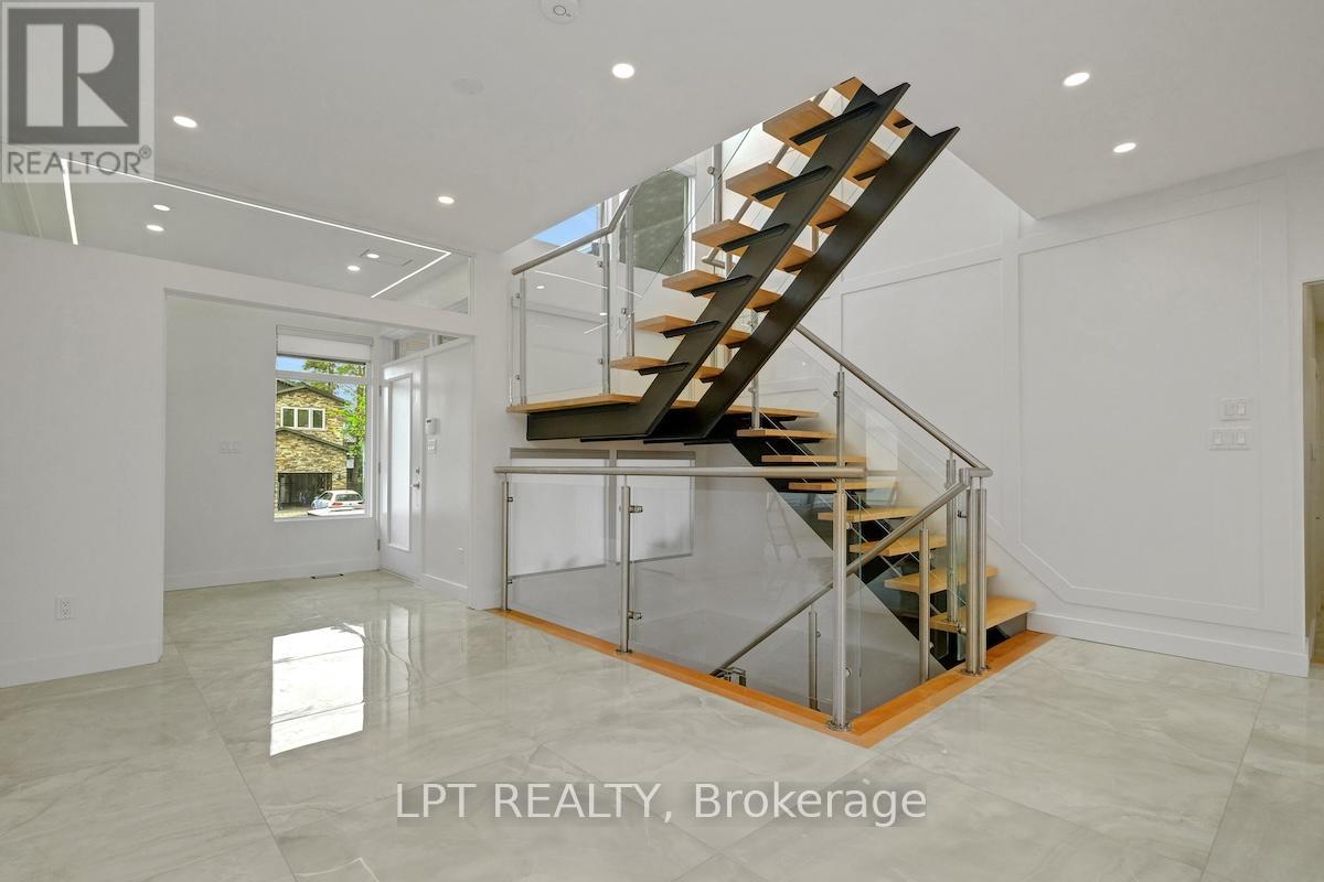 298 Crestview Road, Ottawa, Ontario  K1H 5G6 - Photo 7 - X12490874
