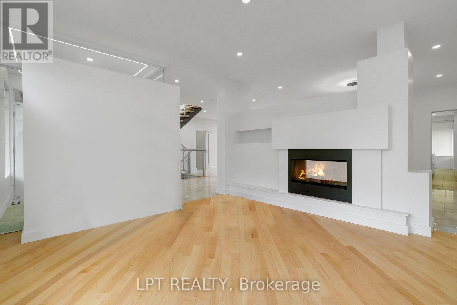 298 Crestview Road, Ottawa, Ontario  K1H 5G6 - Photo 8 - X12490874