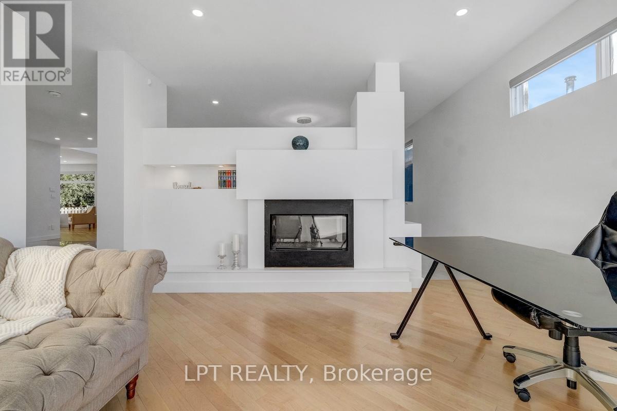 298 Crestview Road, Ottawa, Ontario  K1H 5G6 - Photo 9 - X12490874