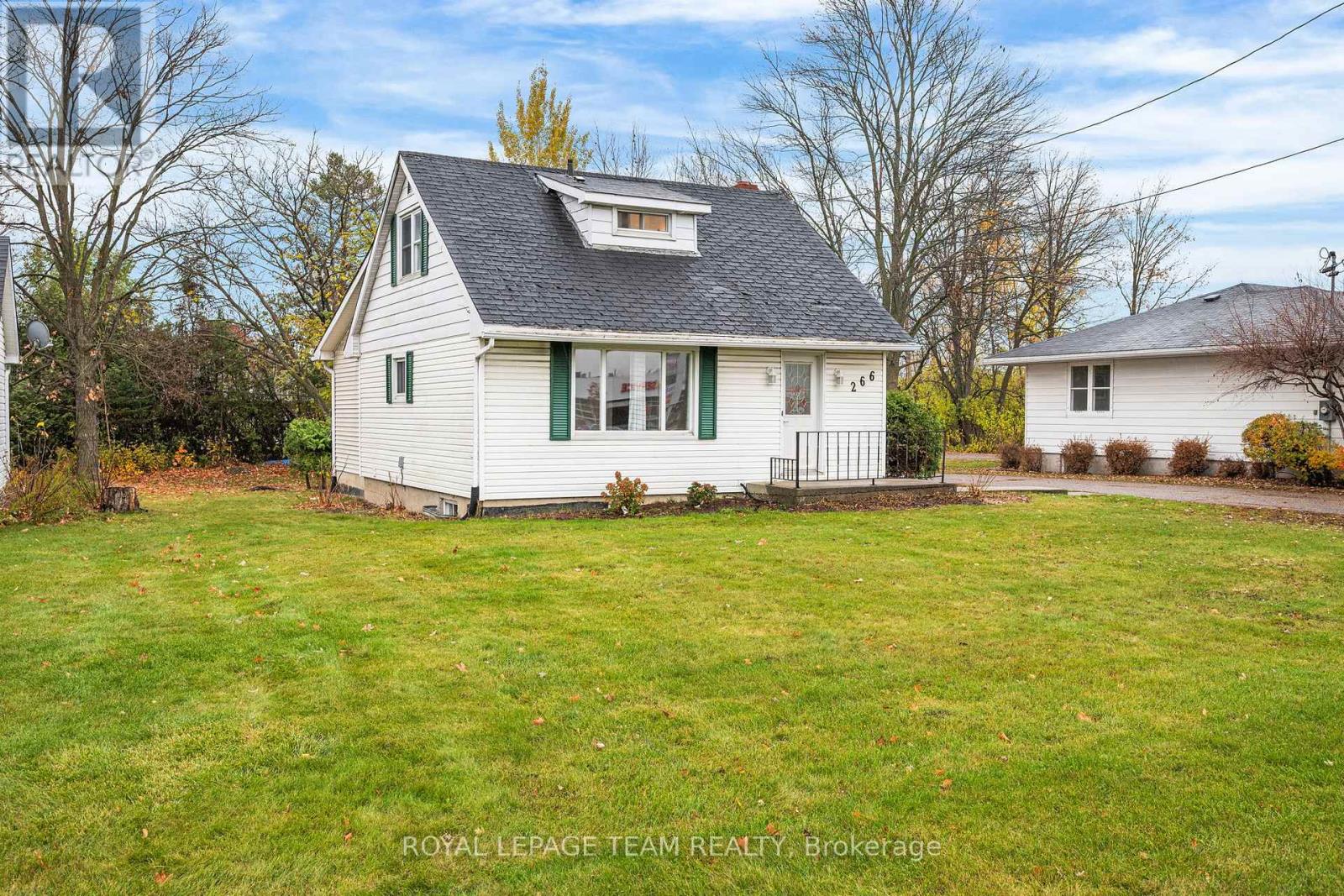 266 Daniel Street S, Arnprior, Ontario  K7S 2M2 - Photo 3 - X12507080