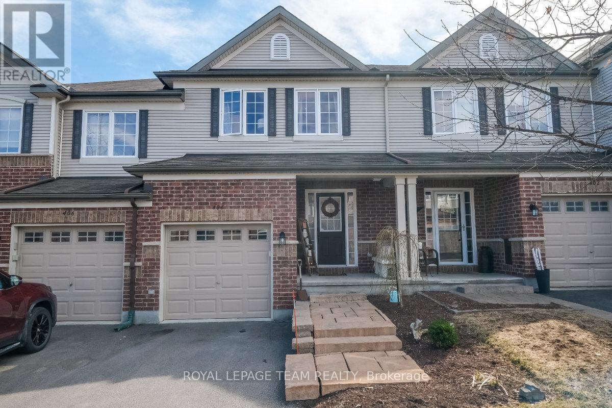 404 Heathrow Private, Ottawa, Ontario  K2S 0M9 - Photo 1 - X12536964