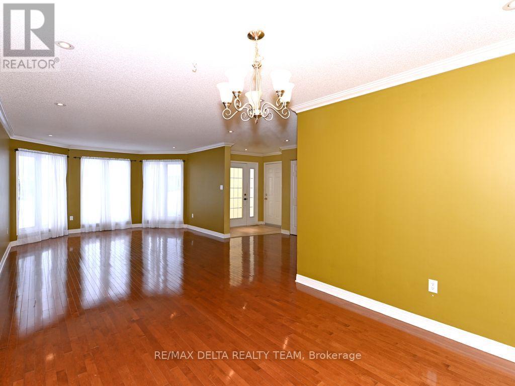 150 Sandra Crescent, Clarence-Rockland, Ontario  K4K 1N7 - Photo 7 - X12537734