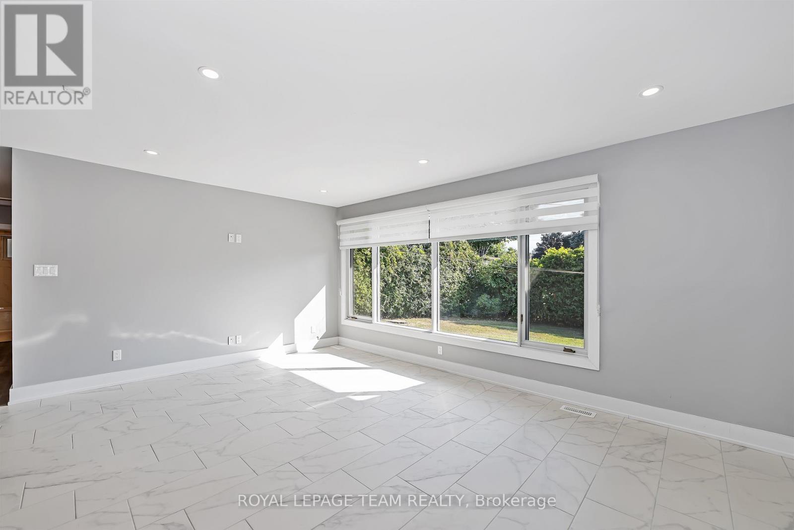 12 Largo Crescent, Ottawa, Ontario  K2G 3C7 - Photo 10 - X12544426