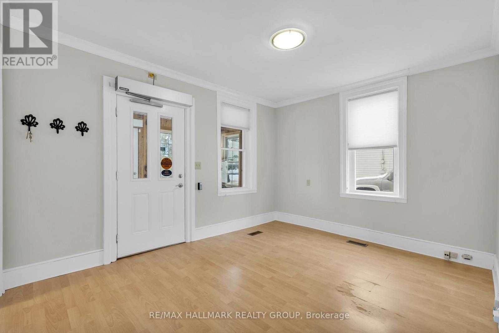 10 Wellington Street E, Athens, Ontario  K0E 1B0 - Photo 4 - X12547888