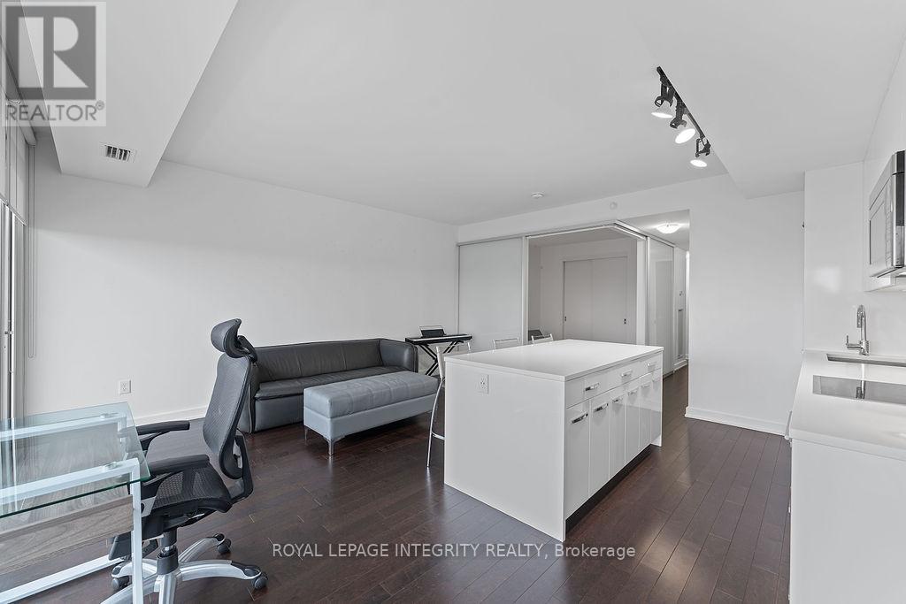 1908 - 111 Champagne Avenue S, Ottawa, Ontario  K1S 5V3 - Photo 21 - X12551864