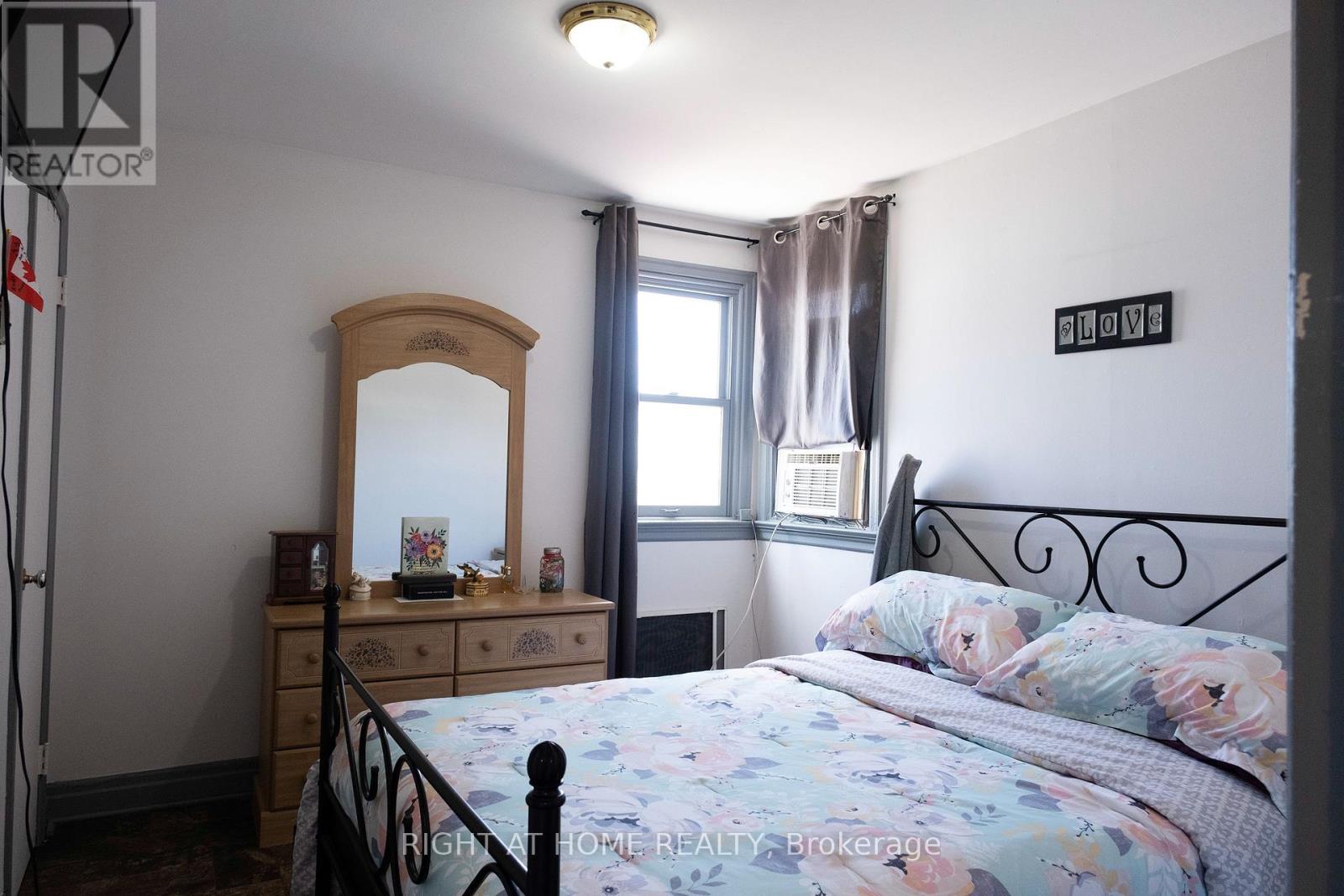 229 Elgin Street W, Arnprior, Ontario  K7S 1P4 - Photo 7 - X12561804