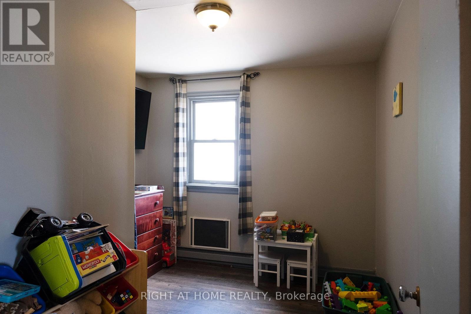 229 Elgin Street W, Arnprior, Ontario  K7S 1P4 - Photo 8 - X12561804