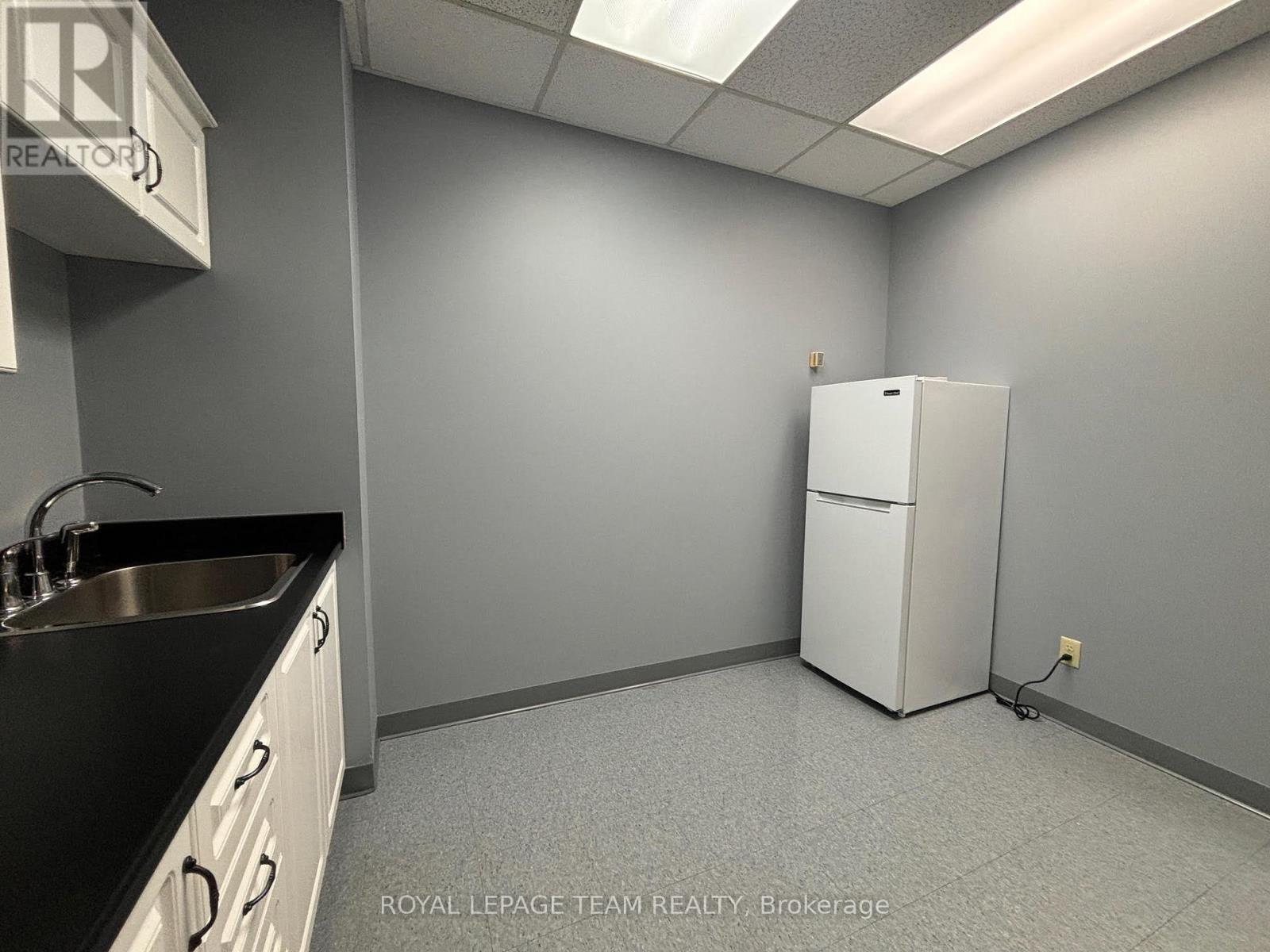 Ll22 - 1701 Woodward Drive, Ottawa, Ontario  K2C 0R4 - Photo 12 - X12574236