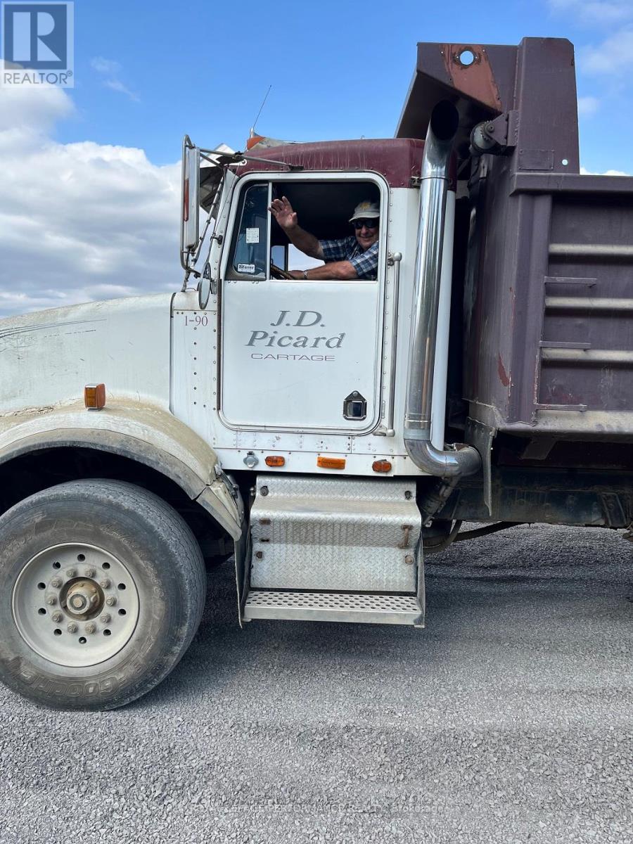 820 Summit Private, Clarence-Rockland, Ontario  K4K 1K7 - Photo 5 - X12589146