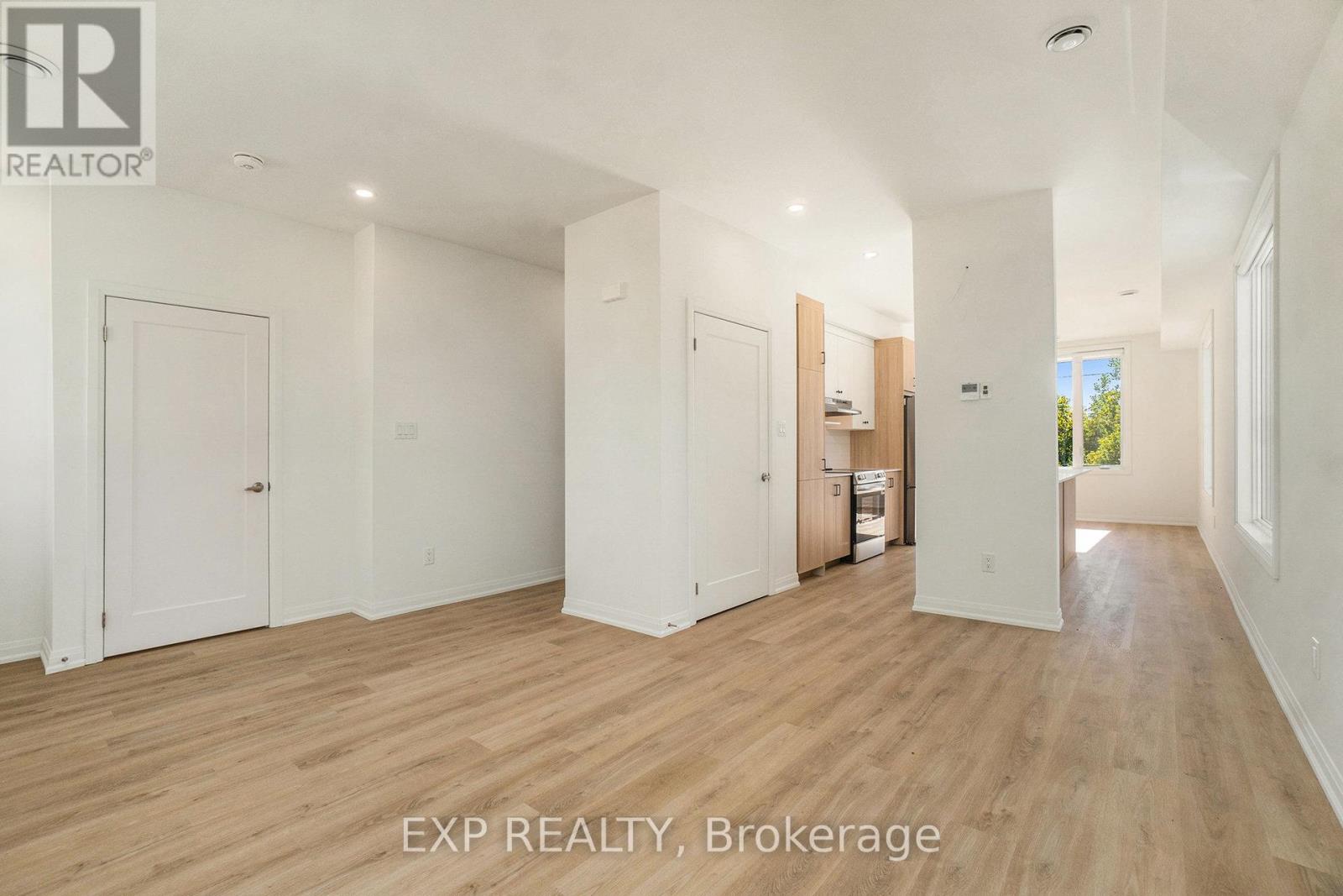 202 - 255 Castor Street, Russell, Ontario  K4R 0M2 - Photo 5 - X12604144