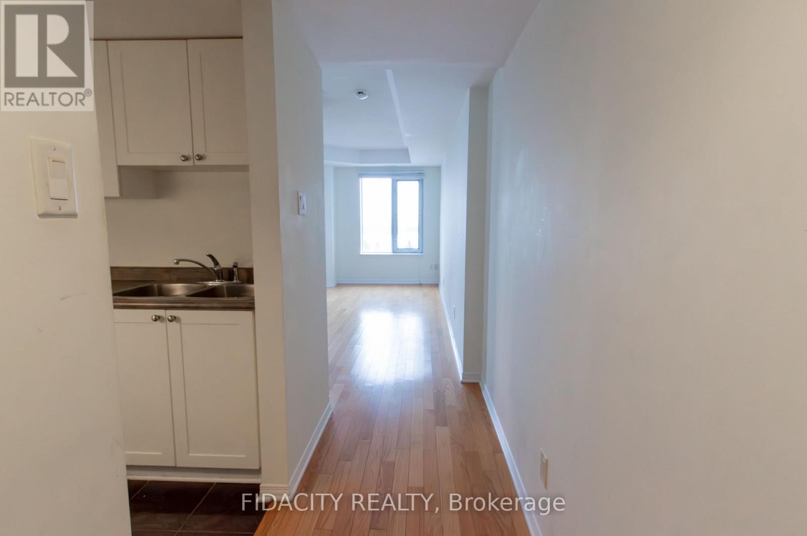 5c - 310 Central Park Drive, Ottawa, Ontario  K2C 4G4 - Photo 2 - X12608038