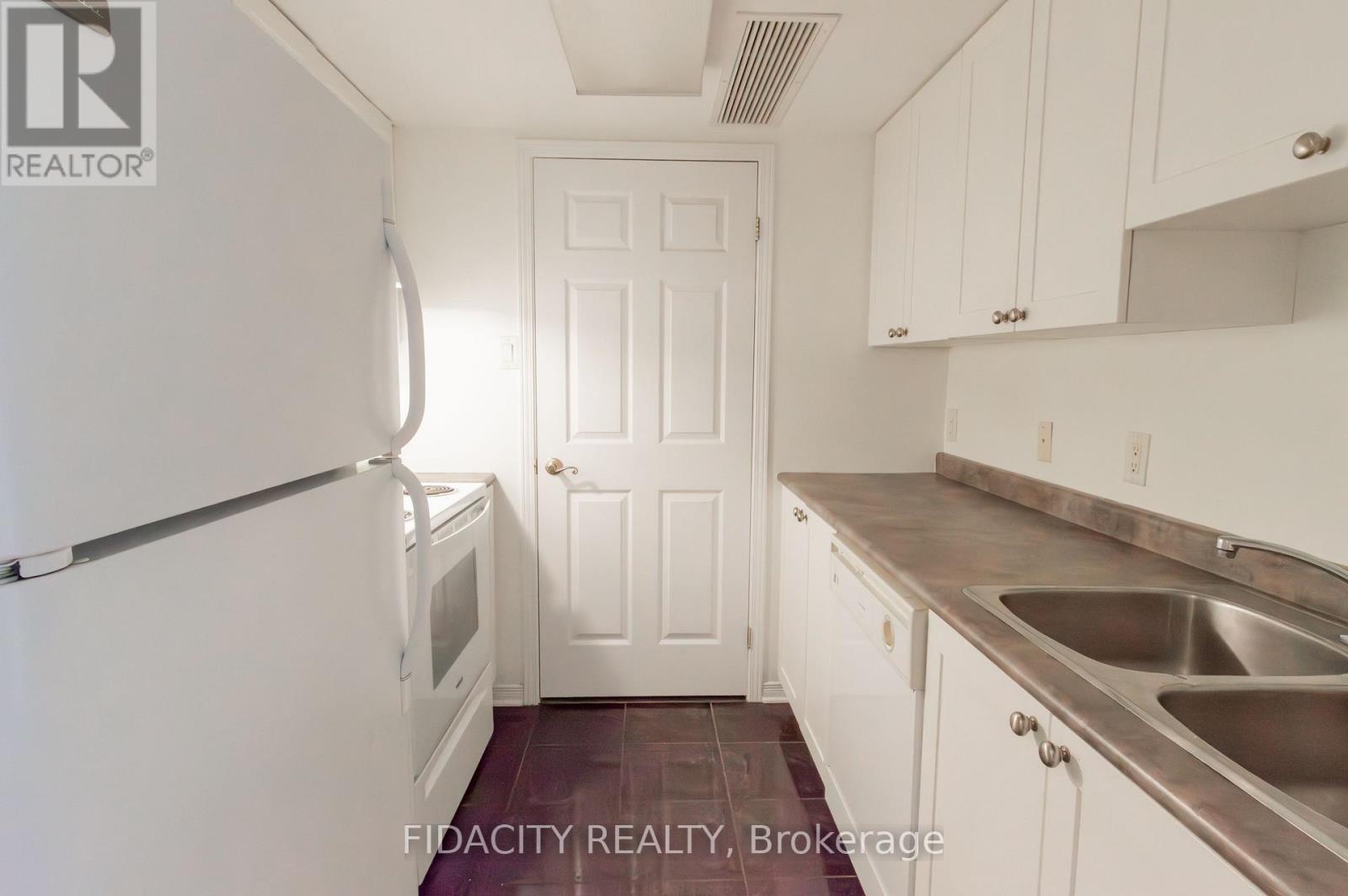 5c - 310 Central Park Drive, Ottawa, Ontario  K2C 4G4 - Photo 3 - X12608038