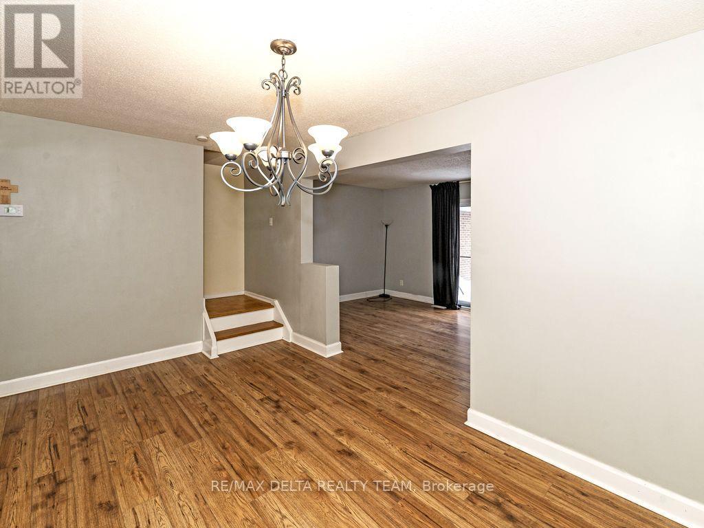 - - 3024 Fairlea Crescent, Ottawa, Ontario  K1V 8T7 - Photo 13 - X12626834