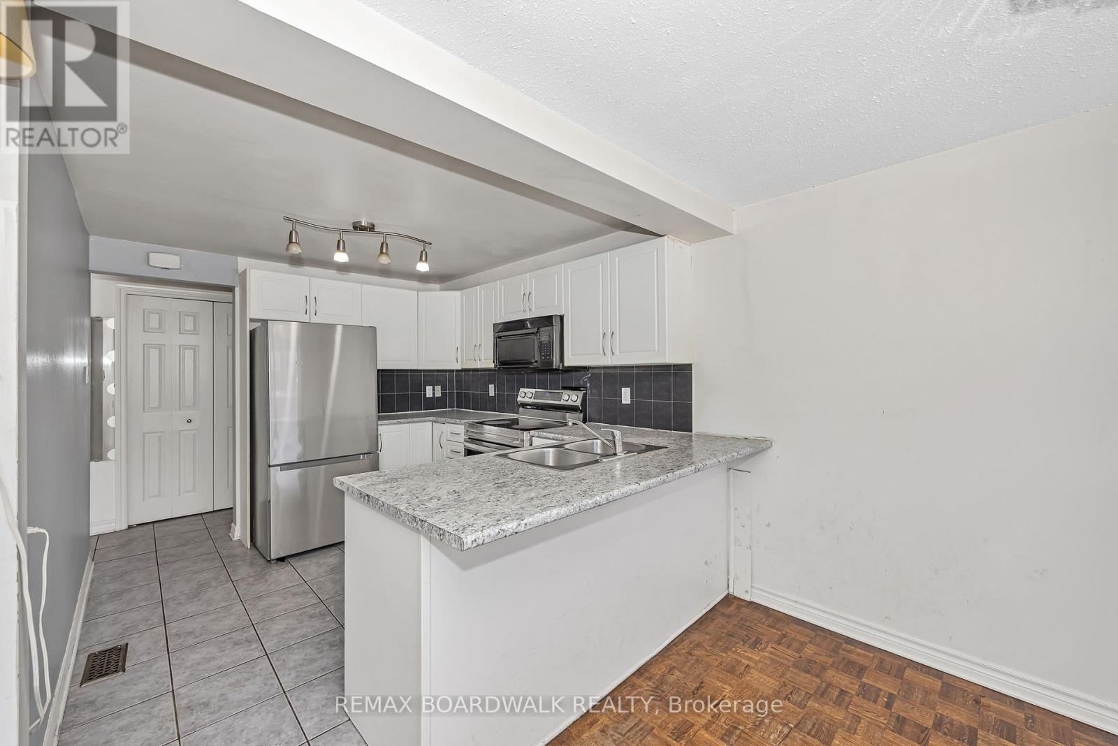 67 - 392 Garden Glen Private, Ottawa, Ontario  K2G 1E4 - Photo 13 - X12628914