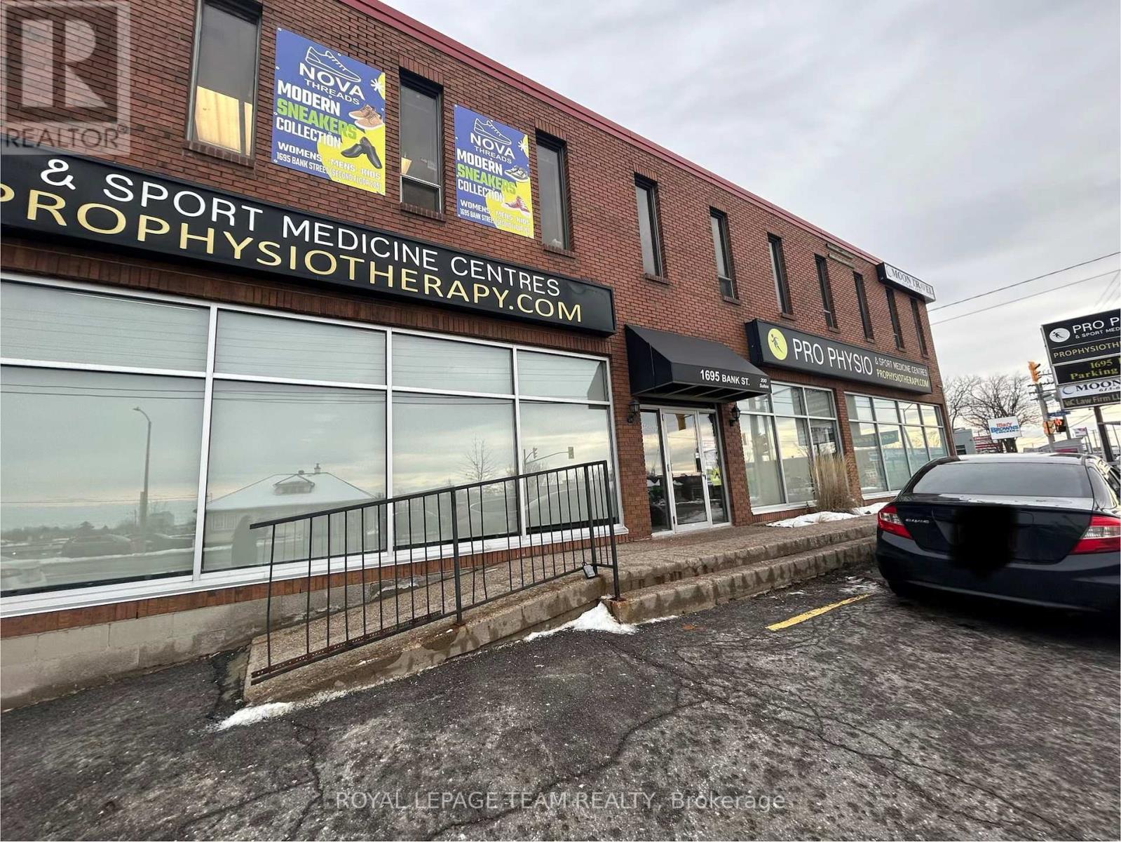 201 - 1695 Bank Street, Ottawa, Ontario  K1V 7Z3 - Photo 1 - X12644618