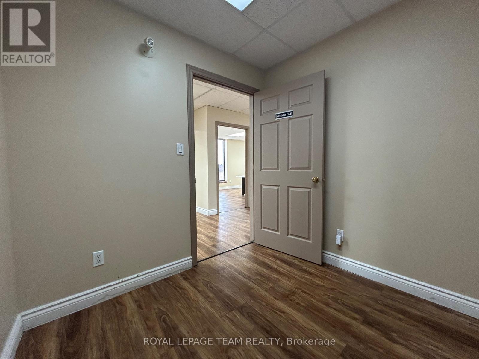 201 - 1695 Bank Street, Ottawa, Ontario  K1V 7Z3 - Photo 32 - X12644618