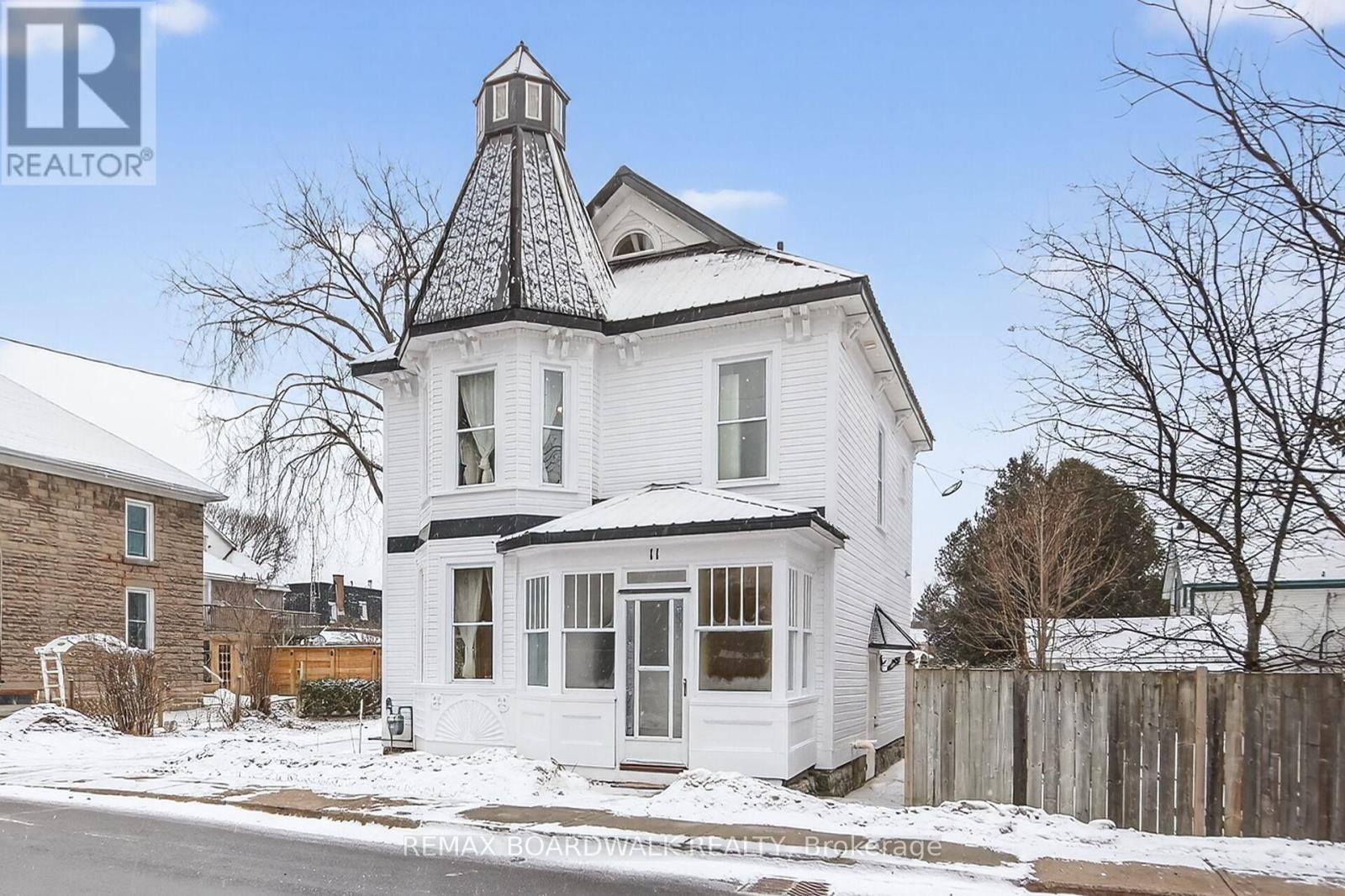 11 Alfred Street, Smiths Falls, Ontario  K7A 4H6 - Photo 2 - X12648744