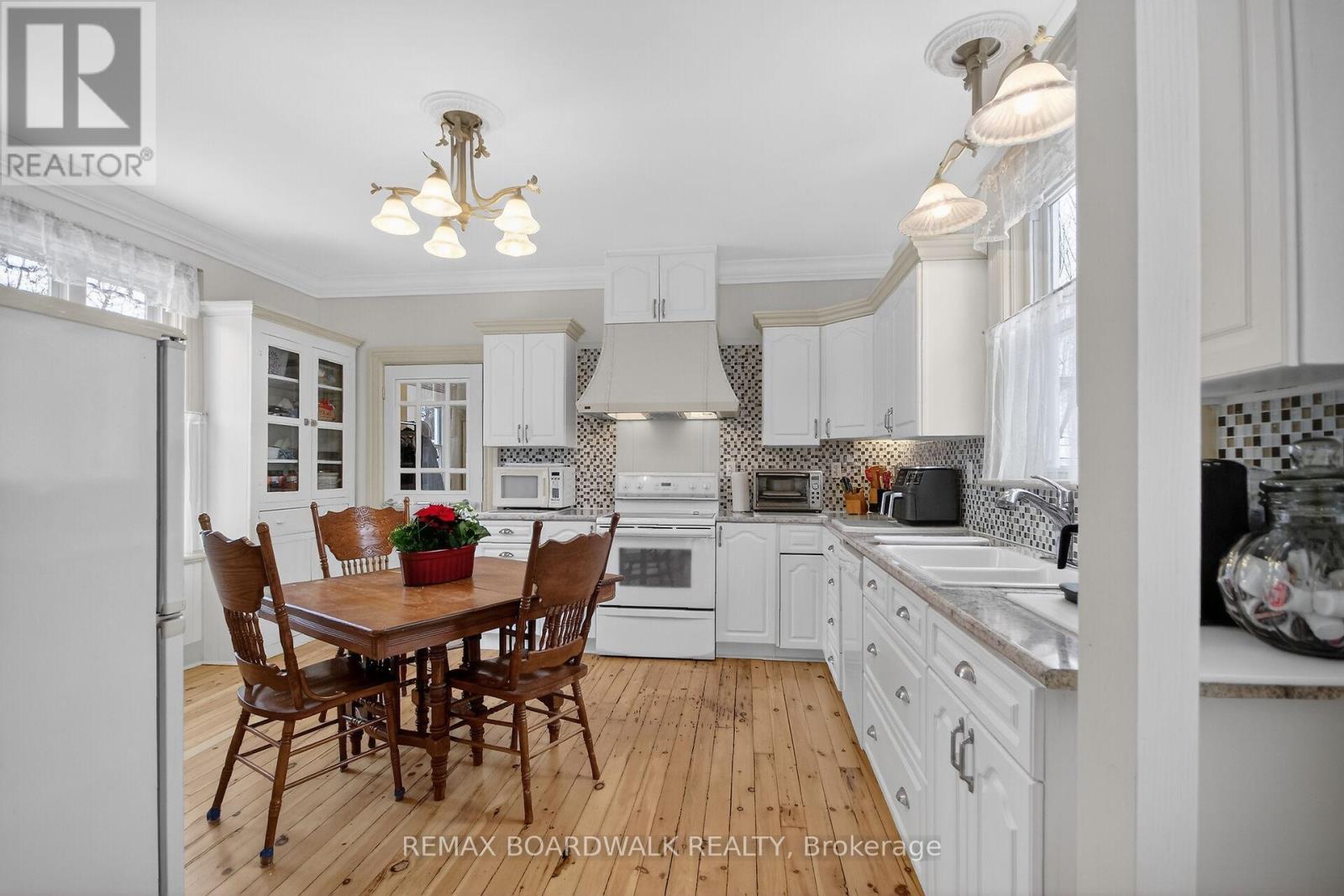 11 Alfred Street, Smiths Falls, Ontario  K7A 4H6 - Photo 9 - X12648744