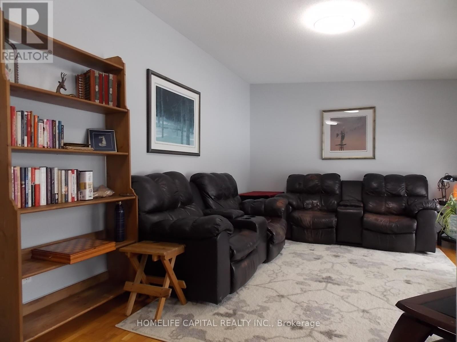 2515 Gravelle Crescent, Ottawa, Ontario  K1B 3A4 - Photo 5 - X12650048