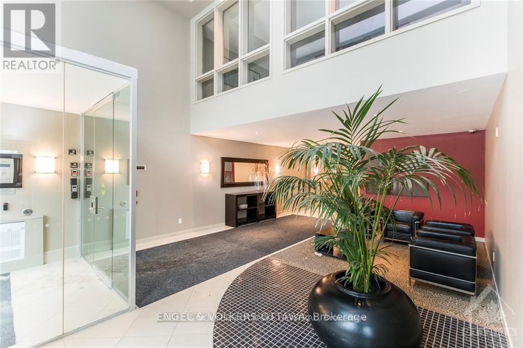 1005 - 138 Somerset Street W, Ottawa, Ontario  K2P 0A3 - Photo 4 - X12651856